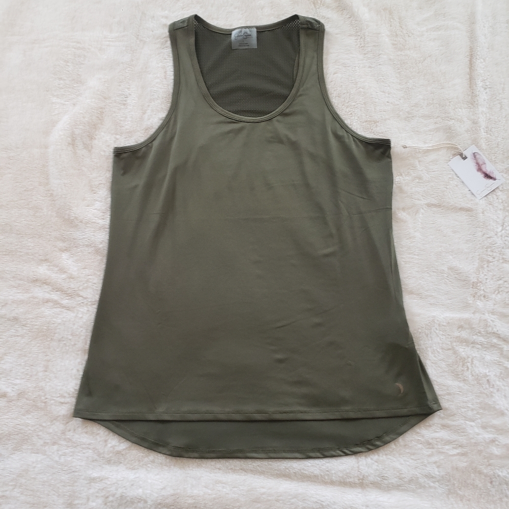Jessica Simpson active top